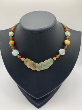 Natural Jade knots design necklace with carved flowers and pigs
